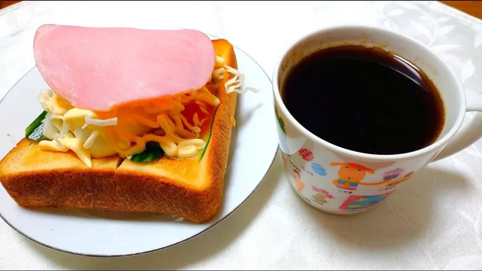 Snapdishの料理写真:3/31の朝食
よくばりトースト|卯月さん