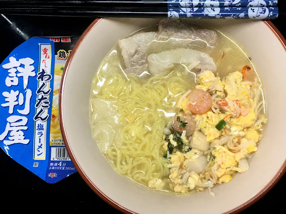 Snapdishの料理写真:わんたん塩ラーメン　ふわたま乗っけ|すくらんぶるえっぐさん