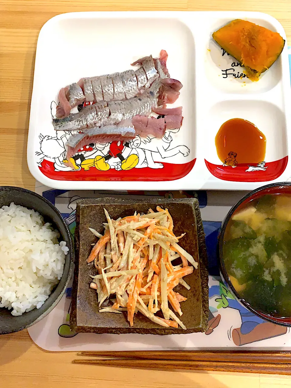 ・イワシのお刺身　・かぼちゃの煮物　・ごぼうサラダ　・豆腐とワカメのお味噌汁|ぺろたんさん