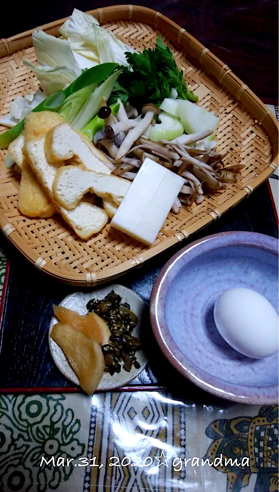 Snapdishの料理写真:grandmaの晩ごはん☆油揚げですき焼き|kaoriさん