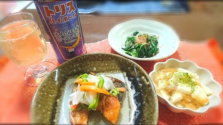 Snapdishの料理写真:鯖🐟南蛮漬け
 たたき長芋のなめ茸あえ🍄
 うまい菜🌱お浸し|びせんさん