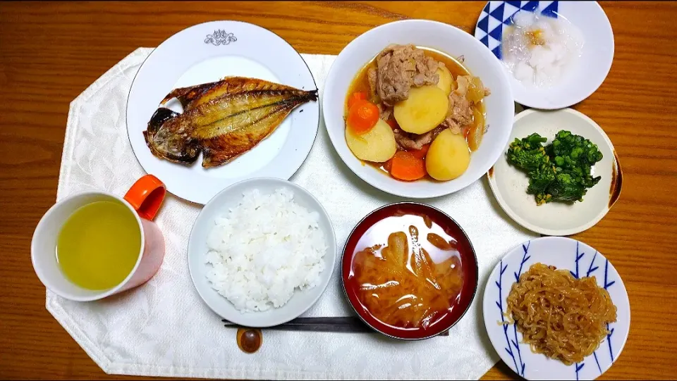 3/31の夕食
肉じゃが、鯵の干物など|卯月さん