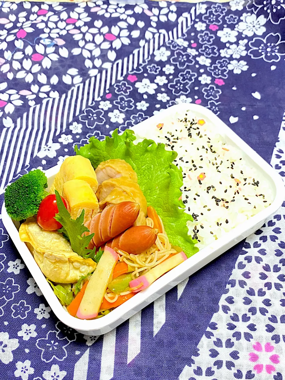 息子のお弁当(リク､ビーフン😃)|かあたんさん