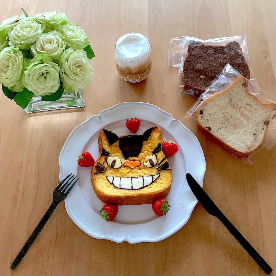 Snapdishの料理写真:ねこねこパンでねこバスフレンチトースト|jarinkoさん