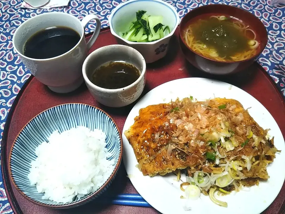 よねばーばの朝ごはん
広島風お好み焼、
冷凍していたそば入り
お好み焼を半分|yoneばーばさん