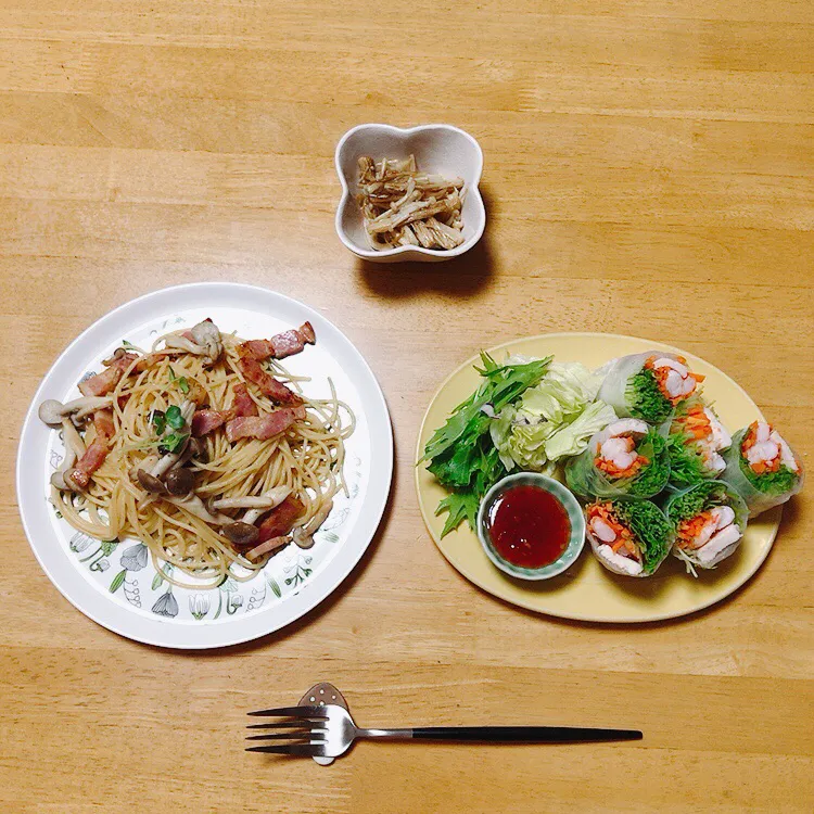 ベーコンとしめじの和風スパゲティ🍝海老と蒸し鶏の生春巻き🦐|ちゃみこさん