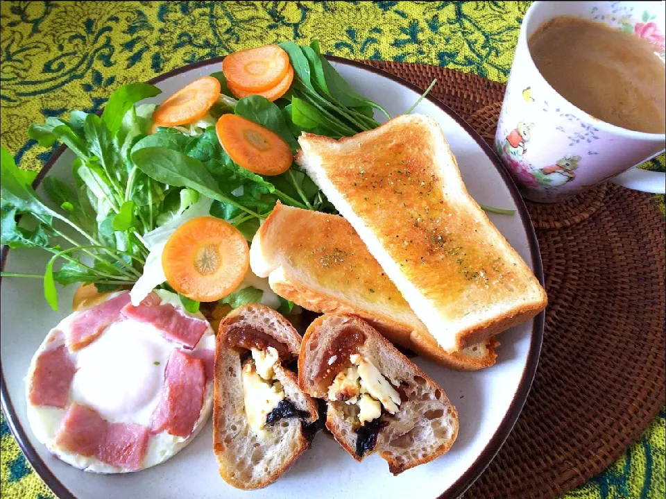 モーニング☕️🍞|アッキーさん