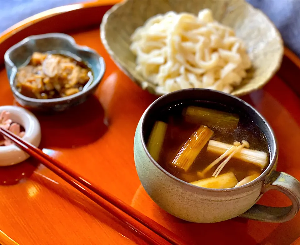 Snapdishの料理写真:手打ちうどんと焦がしネギつけ汁🌼|roko*さん