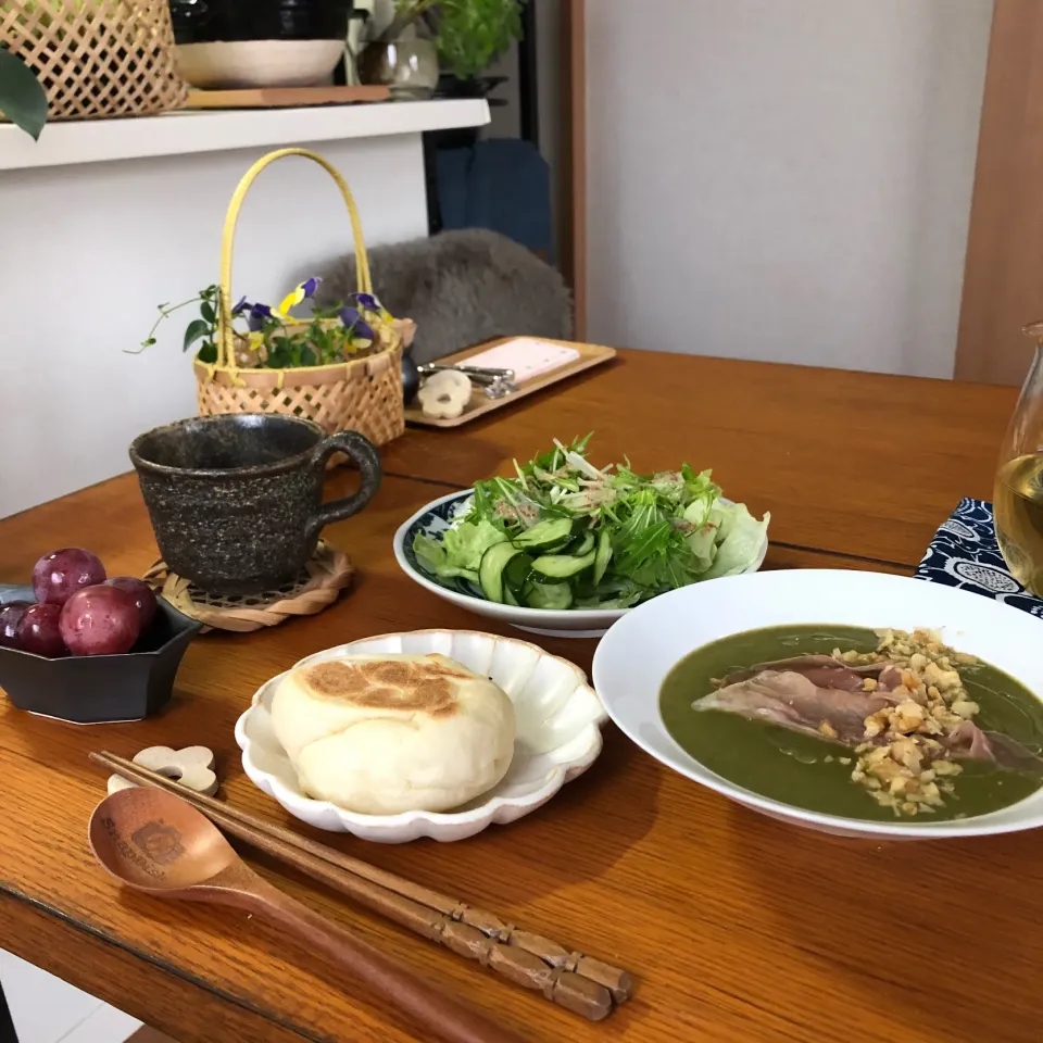 Snapdishの料理写真:栄養たっぷりのほうれん草ポタージュ|Roooriさん