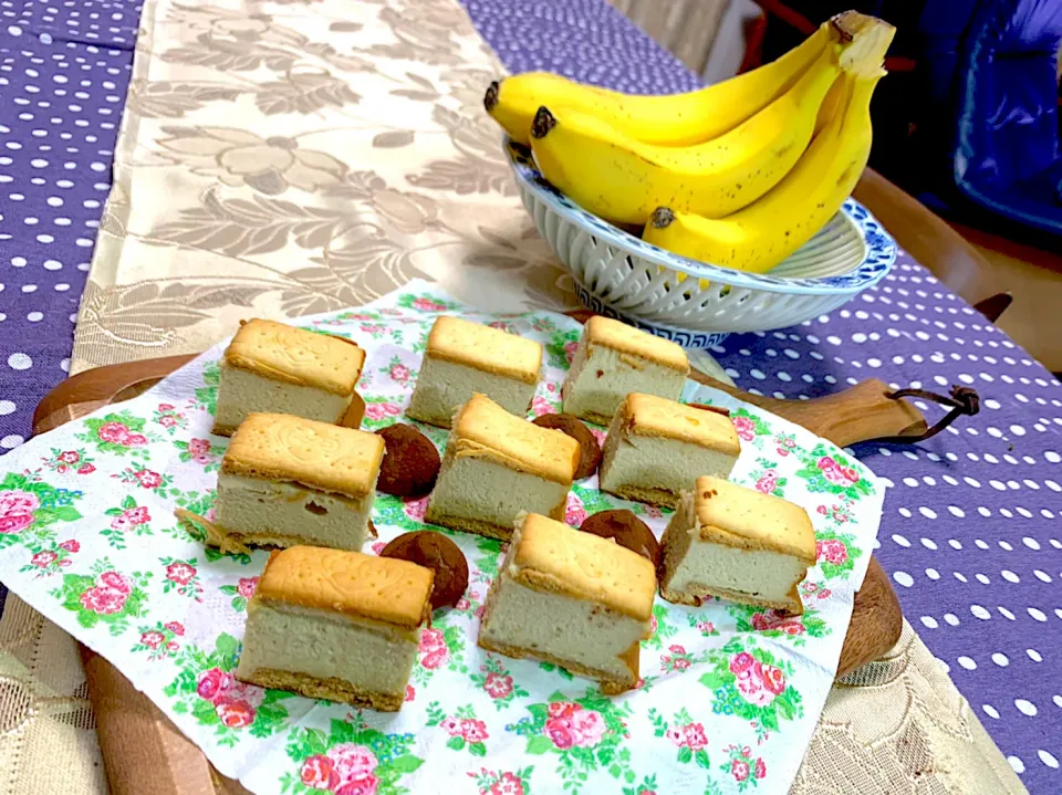 ビスコサンドバナナチーズケーキ🍌💛|ももさん