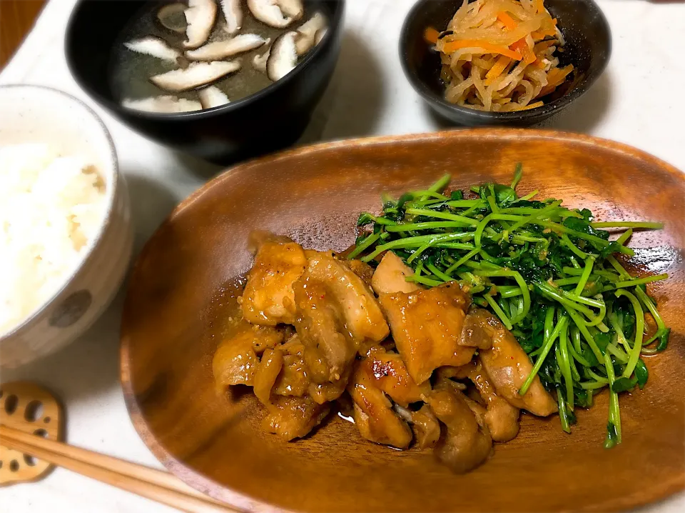 みそ照り焼きチキン、切り干し大根の煮物、椎茸のお味噌汁、白ごはん🌱|momoさん