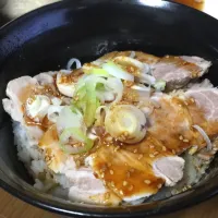 Snapdishの料理写真:チャーシュー丼つくったよ|けんまるさん