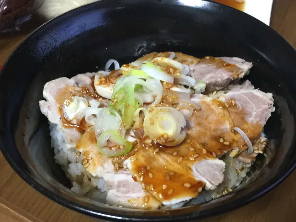 Snapdishの料理写真:チャーシュー丼つくったよ|けんまるさん