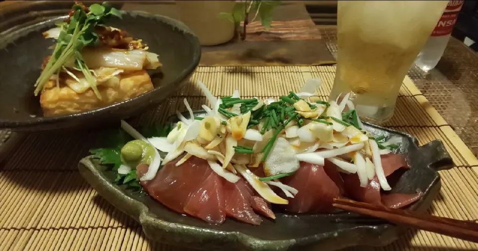 カツオ新たま＆山のあさつきのせ🌱絹厚揚げ焼き白菜辛味噌のせ♪|miyuki🌱さん