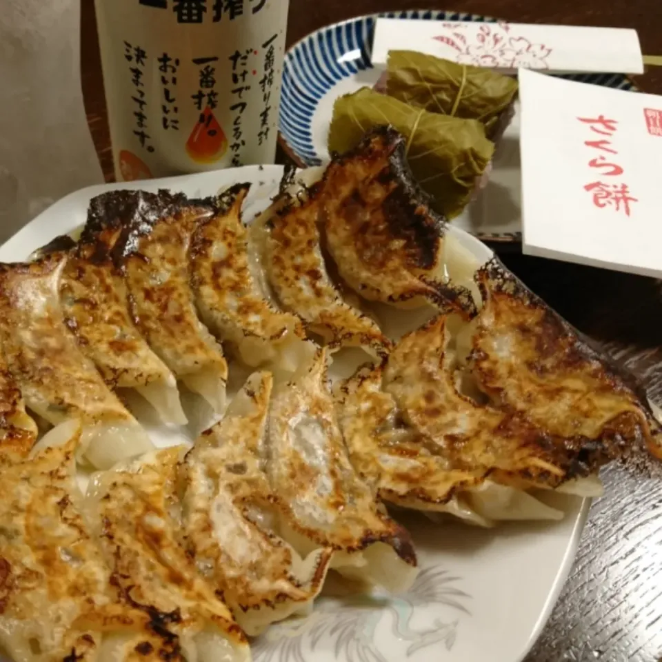 餃子！赤福の朔日もち（さくら餅）(*^_^*)|しーPaPaさん