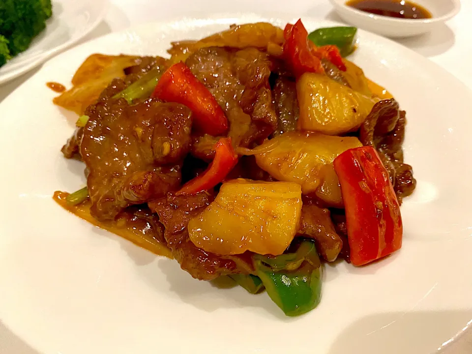 Snapdishの料理写真:Sautéed sliced beef with young ginger and pineapple|skyblueさん