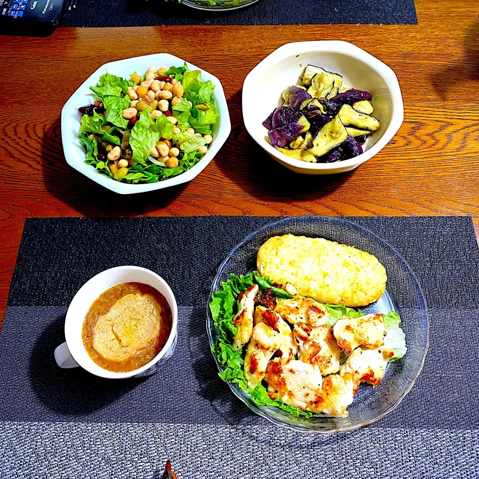 Snapdishの料理写真:鶏胸肉のレモンハーブ焼き、ポテト、蒸しナスの香味漬け、おにおんすーぷ|yakinasuさん