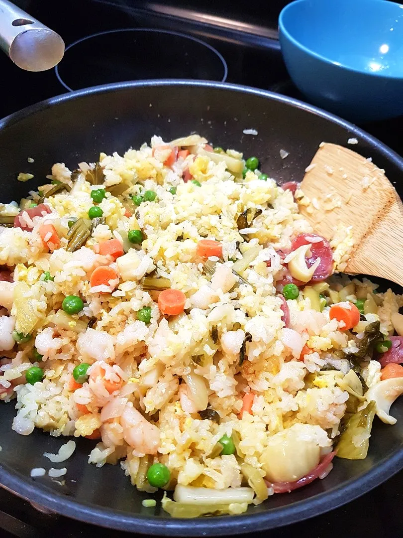 cơm rang thập cẩm / fried rice with shrimp, carrot, peas, eggs and sour vegetables|vananhdoさん