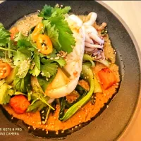 Curry verde thai con calamar y vegetales salteados al wok|ratadecocinaさん