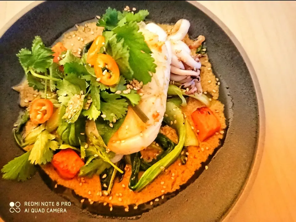 Snapdishの料理写真:Curry verde thai con calamar y vegetales salteados al wok|ratadecocinaさん