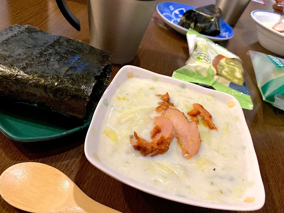 クリームシチュー　照り焼きポーク入り　おにぎり　コーヒー|ch＊K*∀o(^^*)♪さん