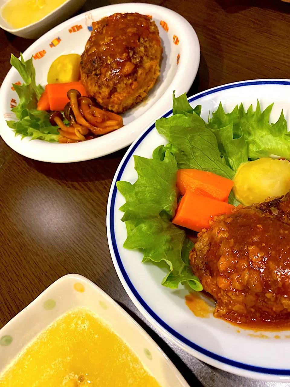 チーズ入りきのことトマトの煮込みハンバーグ　蒸しポテト人参　コーンスープ|ch＊K*∀o(^^*)♪さん