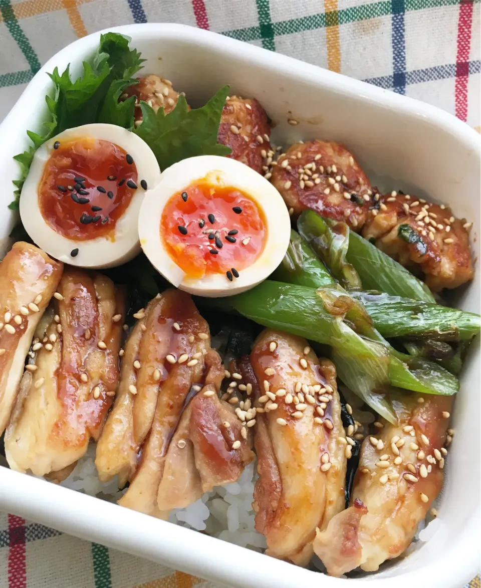 Snapdishの料理写真:今日のパパ弁当は鶏丼♪|key♪さん