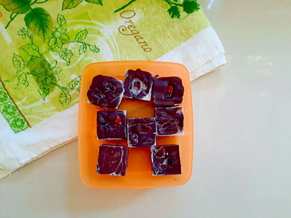 Homemade chocolate cranberries square.|Yoyo's Kitchenさん