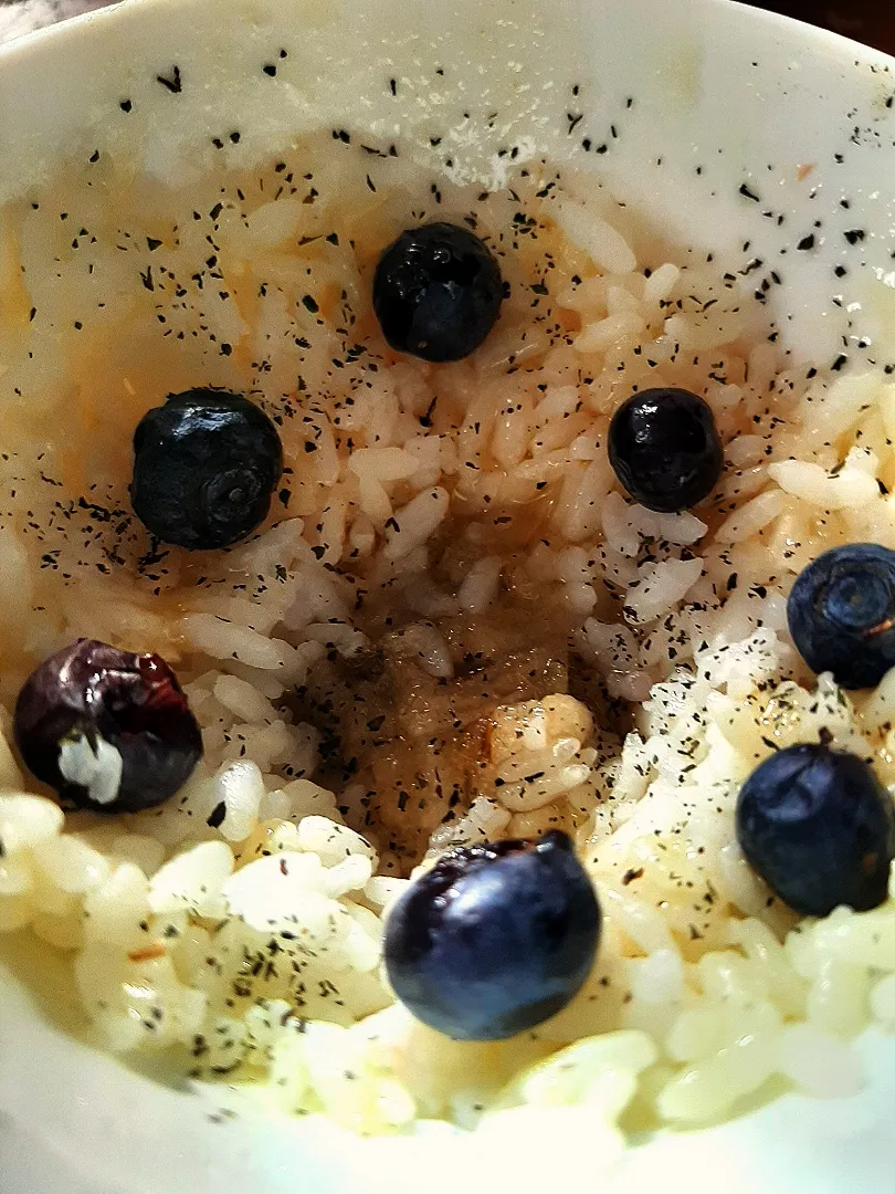 butter rice with fruits cinnamon and mint 
#breakfast #polishcuisine #fruits #polishchef|Momoさん