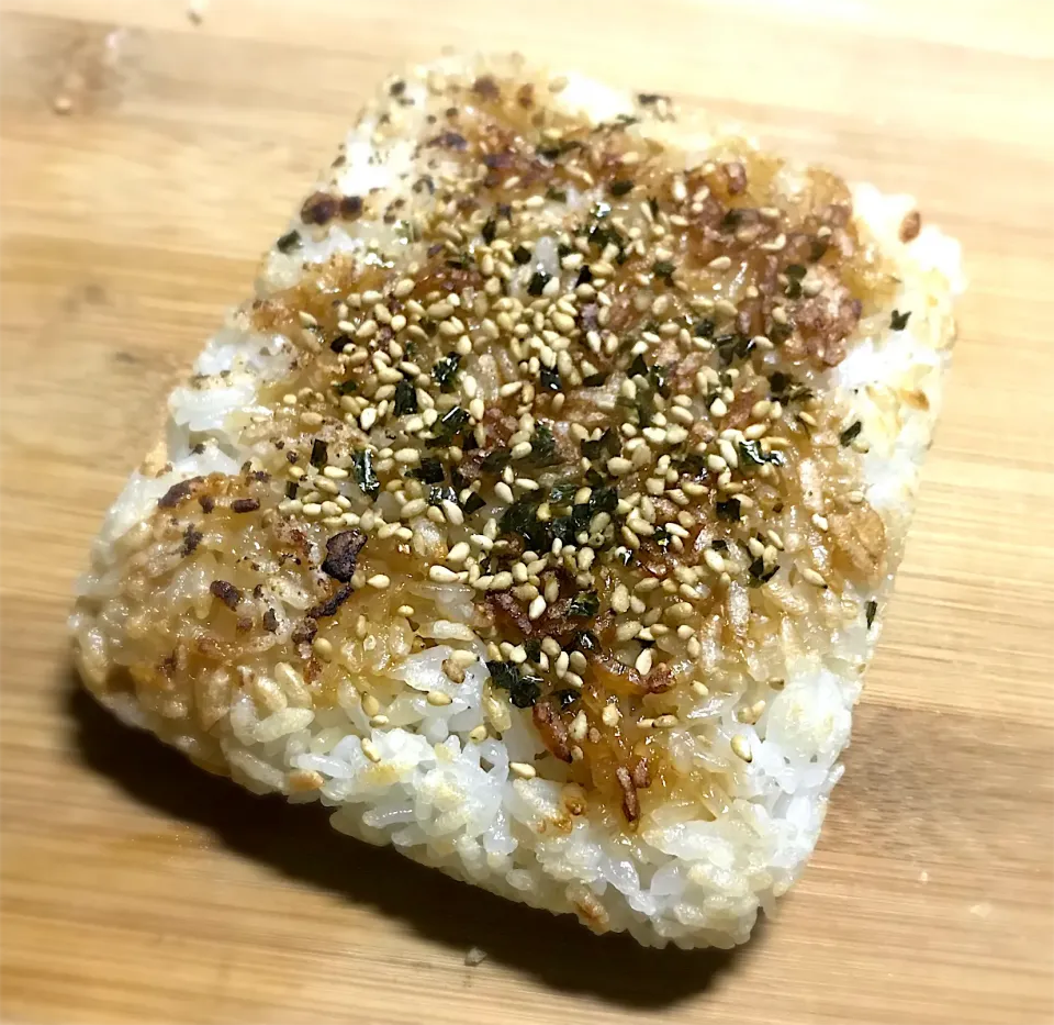 今夜はホットサンドメーカーで、焼きおにぎりを作りました🎉　外はカリカリ、なかはふっくら、理想的な焼きおにぎりが出来ました😋👍|ギムレットさん