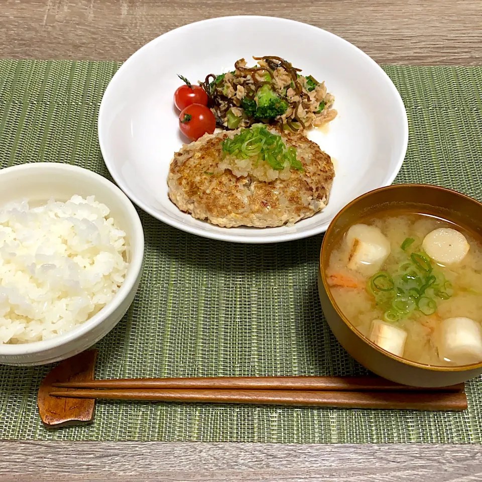 ご飯 豆腐ハンバーグ 味噌汁 ブロッコリーとツナの塩昆布和え プチトマト|m iさん