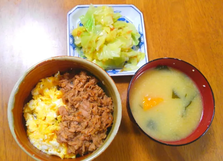 Snapdishの料理写真:３月６日　ツナそぼろ　キャベツの梅和え　かぼちゃのお味噌汁|いもこ。さん