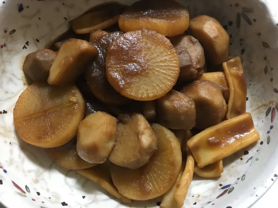 内房で釣ったヤリイカを使ってイカ里芋大根こっくり煮を作ってみました|フージさん