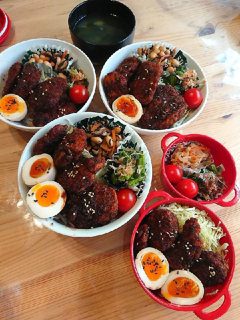 Snapdishの料理写真:2020.4.3 置き丼🍚&自分弁当🍱|あずきラテさん