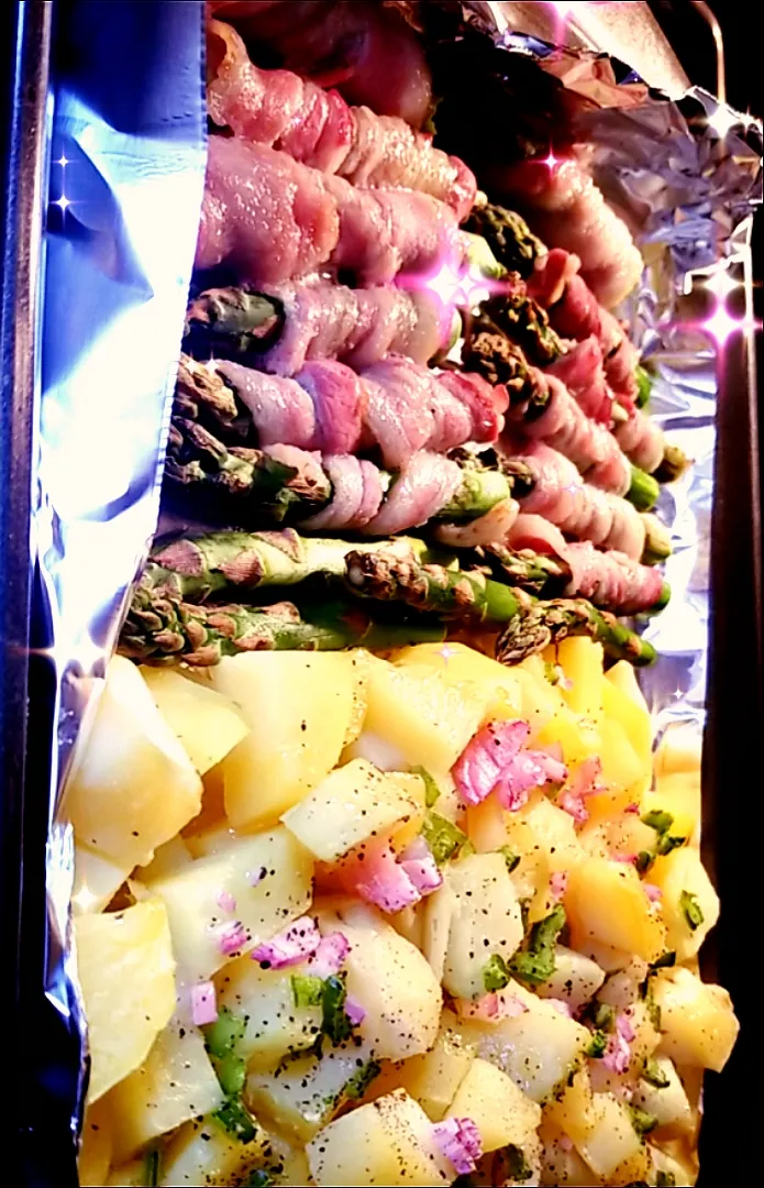 Snapdishの料理写真:Roasted potatoes with asparagus wrapped with bacon|What a cupcakeさん