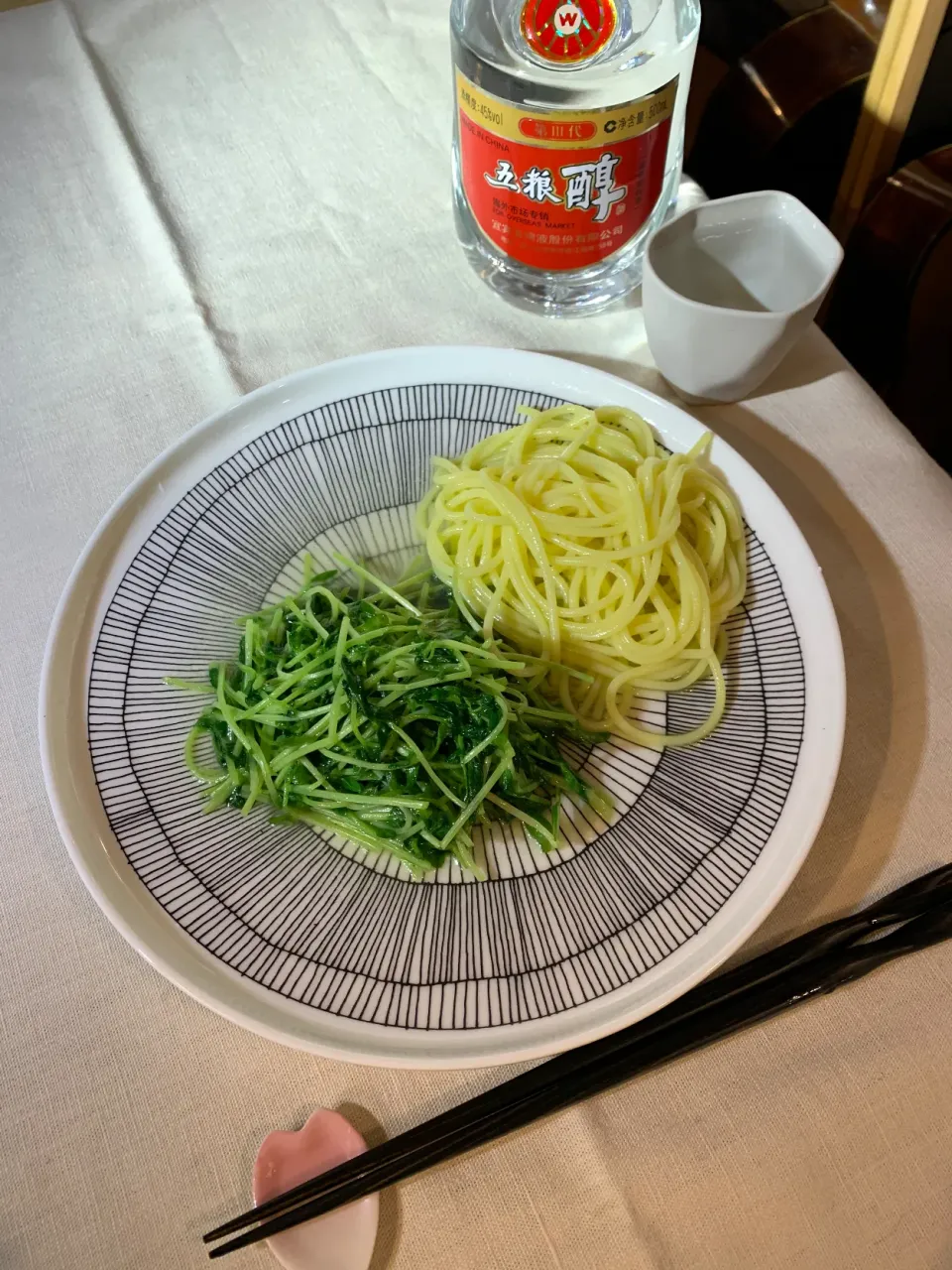 Snapdishの料理写真:炒豆苗　米粉　/ 豆苗炒め　ライスヌードル|KimaLABOさん