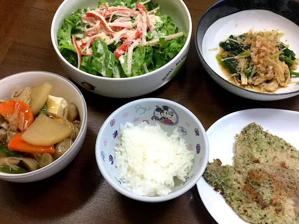 豚肉のバジルパン粉焼き、豆腐のあんかけ、おひたし、カニカマサラダ|りかさん