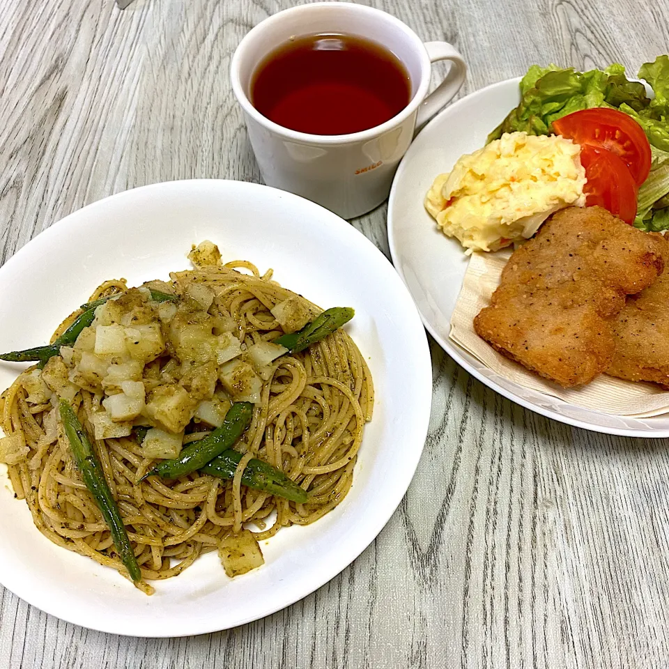 ジェノベーゼスパゲティとフライドチキン|まみっこさん