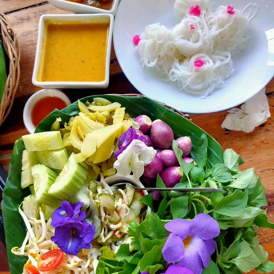 Rice Noodles in Coconut Milk.|katang23さん