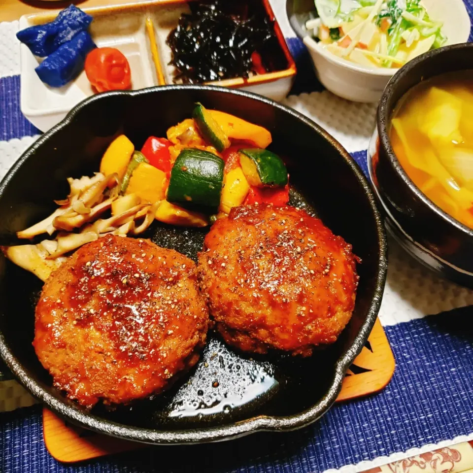 Snapdishの料理写真:⭐照り焼きペッパーハンバーグ⭐
2020・04/03|Laniさん