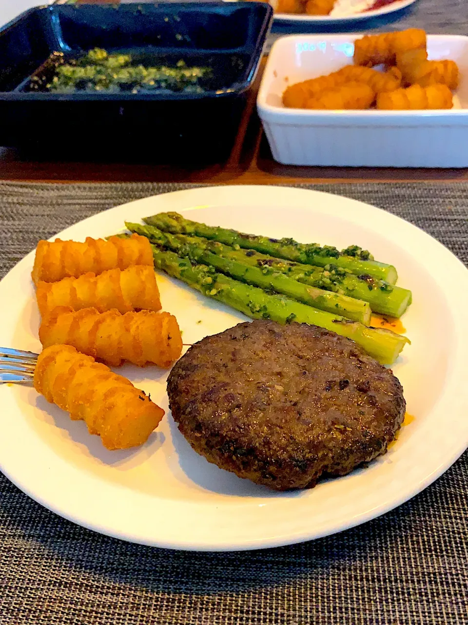 Potatoes Qrocet with Aspergers With Beef Burger|rumaatさん