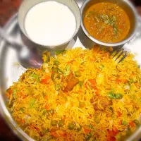 jackfruit biryani with gravy and curd.|Shaluさん