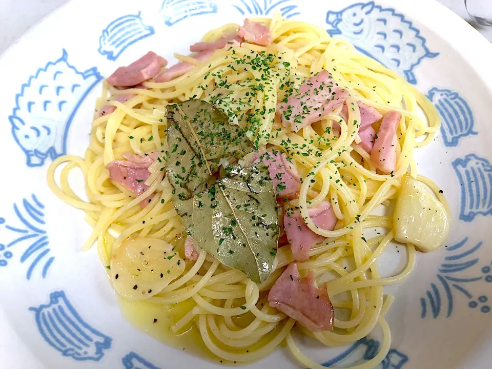 にんにくと白ワインのスパゲティ🍝|buhizouさん