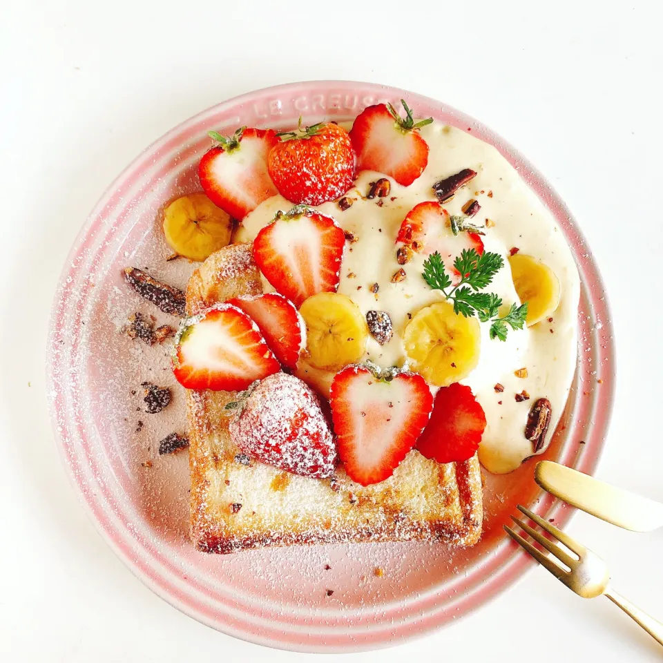 苺とバナナの甘酒レモンクリームフレンチトースト🍌🍓🍋|sakiさん