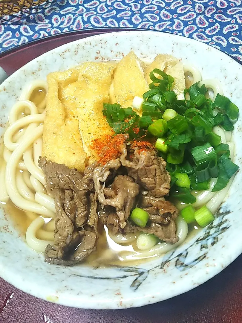 よねばーばの朝ごはん
うどん
何時までも肌寒い朝なので、
おあげ、肉も入れちゃえ！
麺は広島風柔らかく、腰の無い、
うどんです、|yoneばーばさん