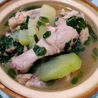 Snapdishの料理写真:Tinolang Manok (Chicken Stew)
- a traditional Filipino stew of meat and green papaya. Since i dont have papaya available, i used sayote (chayote in English) as a substitute. |Cham Maineさん