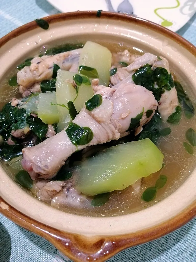 Tinolang Manok (Chicken Stew)
- a traditional Filipino stew of meat and green papaya. Since i dont have papaya available, i used sayote (chayote in English) as a substitute. |Cham Maineさん