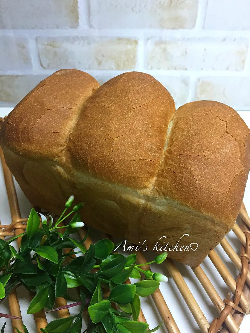 すとちゃんのハード食パン😋🍞|あみさん