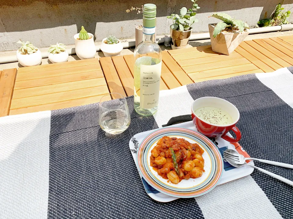 Snapdishの料理写真:週末バルコニーランチ🍝🥂🌞|leeさん