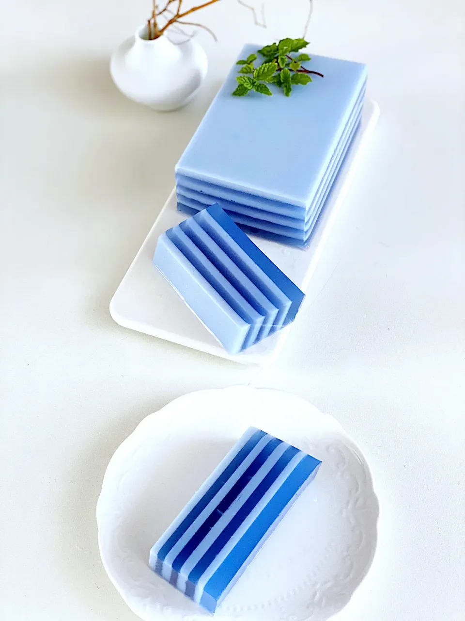 Coconut agar agar, alternating coconut milk layer with coconut water layer|12Dragonさん